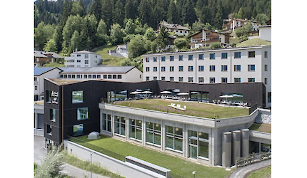 Sommerferien schon verplant? Unser Jugi-Projekt in Laax wartet auf Gäste! (Bild 1 via SwissYouthHostels)