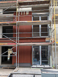 Wohnüberbauung Elefantenweg: Musterfassade steht